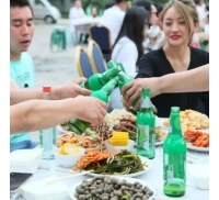 Organize team building activities to show team charm 